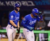 디아즈의 역전 투런포에 구자욱도 웃음이 절로