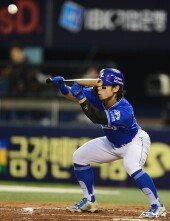 김성윤, 하늘로 날려버린 번트