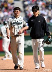 이지영, 2루 도루 후 부상으로 교체