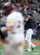 고영표 ‘아쉬운 퍼펙트 행진’