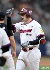 카디네스 ‘안타 엄지척’