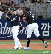 고영표 ‘로하스 수비 좋았어’