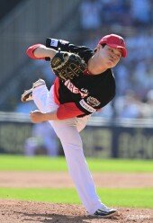 최지민, 이 악물고 역투