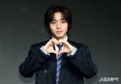 약한영웅 박지훈 ‘女心 녹이는 하트’