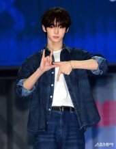 투어스 한진, 신비로운 외모~