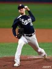 최승용, 힘찬 투구~