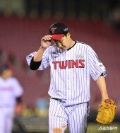 임찬규 ‘오늘 안 풀리네’