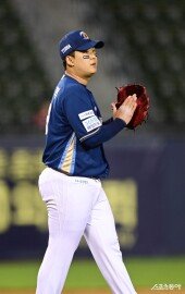 신민혁, 오늘 수비 좋아