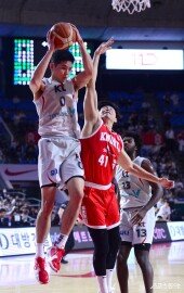 하윤기 ‘리바운드는 내가’