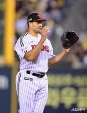 치리노스, 실점 빌미된 견제가 아쉬워