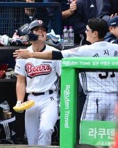 오명진, 더그아웃에서도 가시지 않는 만루포의 여운