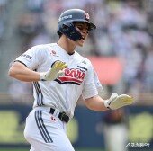 오명진, 데뷔 첫 홈런으로 그랜드슬램 쾅!