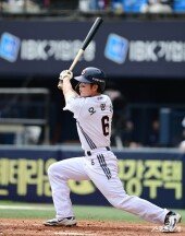 오명진, 프로 데뷔 후 첫 홈런을 만루포로