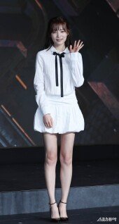 윤소희, 여리여리한 미모