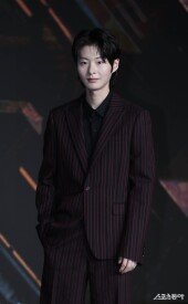 최현준, 긴장한 포토타임