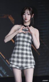 츄, 데뷔 첫 섹시와 찰떡