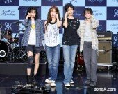 QWER, 주먹 쥐고 ‘눈물참기’ [DA포토]