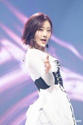 키스오브라이프 쥴리, 눈맞춤에 심쿵 [DA포토]