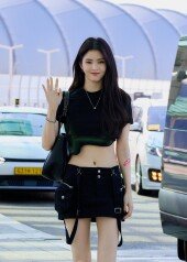 한소희, 속살 빼꼼히 드러내고 “예쁨 그 자체”