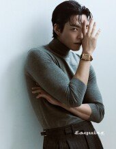 김우빈, 시선 압도하는 눈빛…클래스가 다르다 [화보]