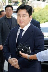 방시혁 의장, 경찰 출석 [포토]