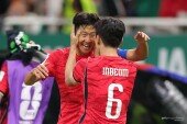 손흥민-황인범 ‘이제 동점이야’ [포토]
