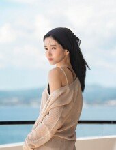 김태리, 여름 바캉스룩의 정석…요트 위 청량 비주얼 [화보]