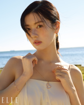 정소민, 오키나와 물들인 우아함…독보적 여신 분위기 [화보]