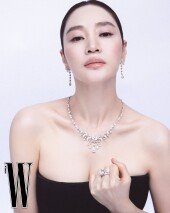 김혜수, 56세에 더 과감해졌다…다이아몬드 기죽이는 외모 [화보]