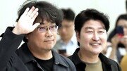 ‘황금종려상’ 들고 금의환향한 봉준호 감독과 송강호[퇴근길 한 컷]