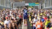 기록보다는 인증샷! 세계 최대 마라톤 축제[퇴근길 한 컷]