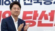 여의도 ‘옴파탈’ 이준석… ‘3개월 임시직’에서 여당 대표까지[황형준의 법정모독]