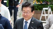 한 달 만에 법원 출석한 이재명, 직접 증인 신문…‘시장실 토론’ 자화자찬도[법조 Zoom In/대장동 재판 따라잡기]