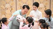 President Yoon and his wife greet Chuseok holiday with children from multicultural families[청계천 옆 사진관]