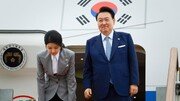 尹 대통령, ‘원전 동맹’ 체코 출국…환송 나온 韓과 악수