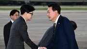 President Yoon and Representative Han Dong-hoon met briefly ahead of the official meeting [청계천 옆 사진관]