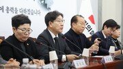 ‘내란죄 제외’ 충돌… 與 “국민기만 사기극” 野 “무식한 공세”