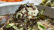 담백한 육수와 힘있는 면발… 현지인이 먼저 찾는 막국수[김도언의 너희가 노포를 아느냐]