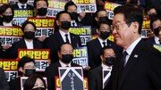 국힘 “이제 전쟁” 예산 시정연설 보이콧… 李 들어서자 “범죄자” “재판 속개” 고성