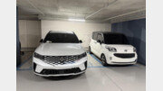 지하주차장 경차 자리 2칸 점령한 SUV…항의 문자에 “고소하겠다” [e글e글]