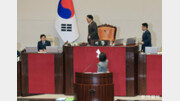 마이크 끈 의장, 몰려나온 국힘… 마지막 정기국회도 ‘난장판’