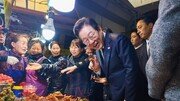 장사 안된다 상인 하소연에…李대통령이 구매한 것은?