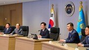 李, 차담회의로 靑 첫 업무 시작… 지하벙커 찾아 안보 점검