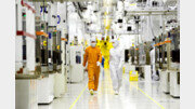 ① 美공장 고비용에 인력난… TSMC도 숙련공 대만서 데려가