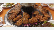‘지글지글’ 맛있는 기다림… 물리지 않는 돼지갈비의 힘[김도언의 너희가 노포를 아느냐]