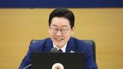 李 “주유소서 안 쫓겨나나” 김정관 “덩치 좋은 직원과 다녀”