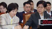 [정치 한 컷]필담(筆談)이 편해요!