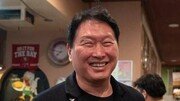 누가 최태원 회장 팔에 낙서를 했을까[재계팀의 비즈워치]