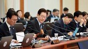 [사설]“하반기 또 추경할 수도”… 국가채무 역대 최고인데
