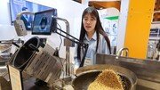 거침없이 웍질하는 로봇